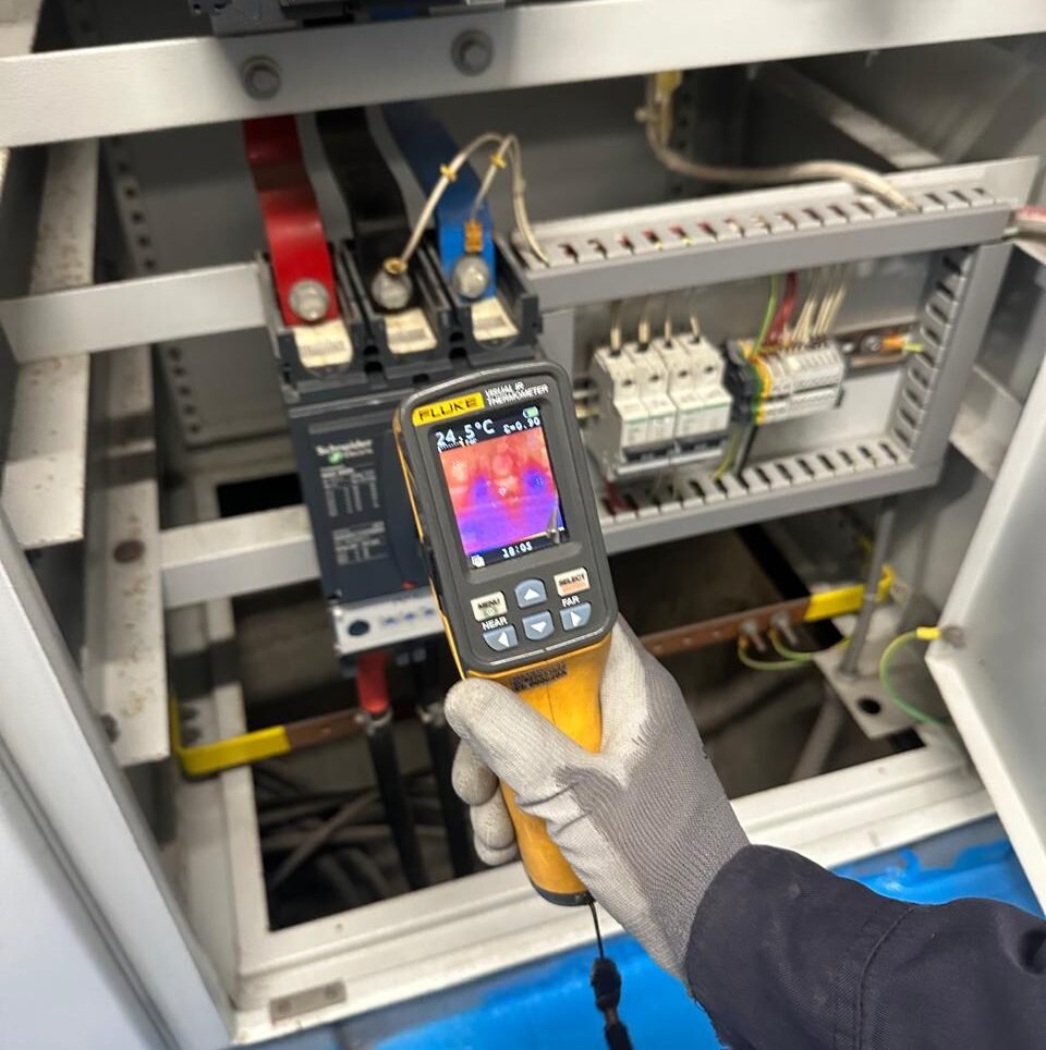 Inspeccion y analisis termografico en tablero electricos